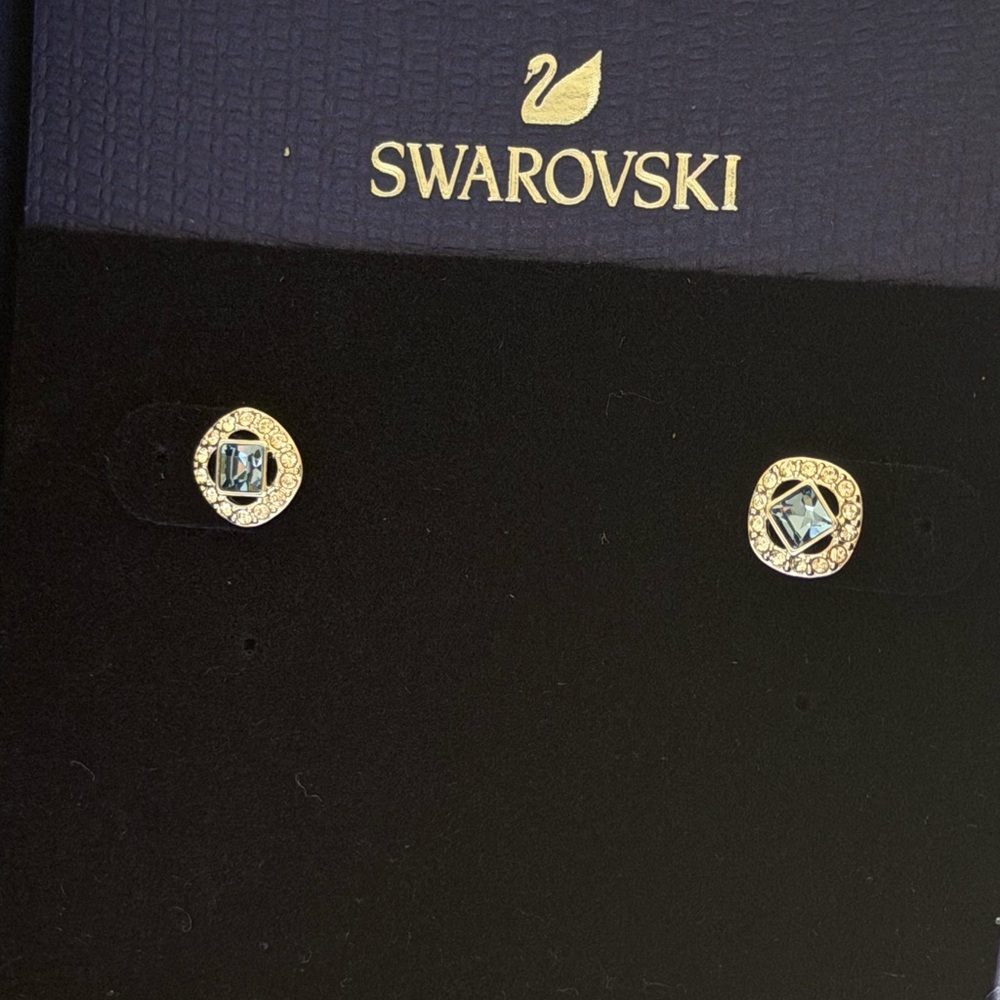 Swarovski blue and white studs 5352048 NWT NIB New in Box